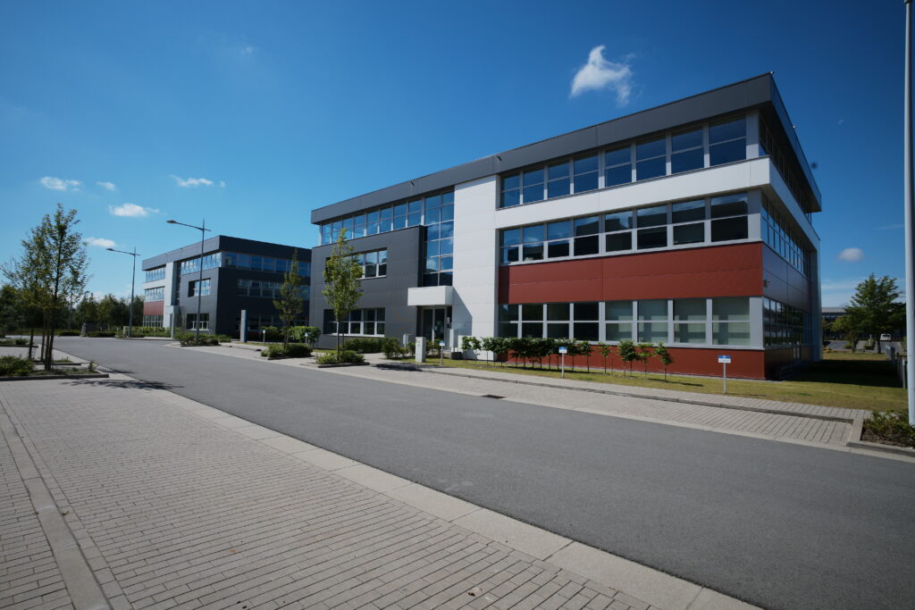 Projet Nivaxis par DSW Architects – conception de bureaux contemporains à Nivelles
