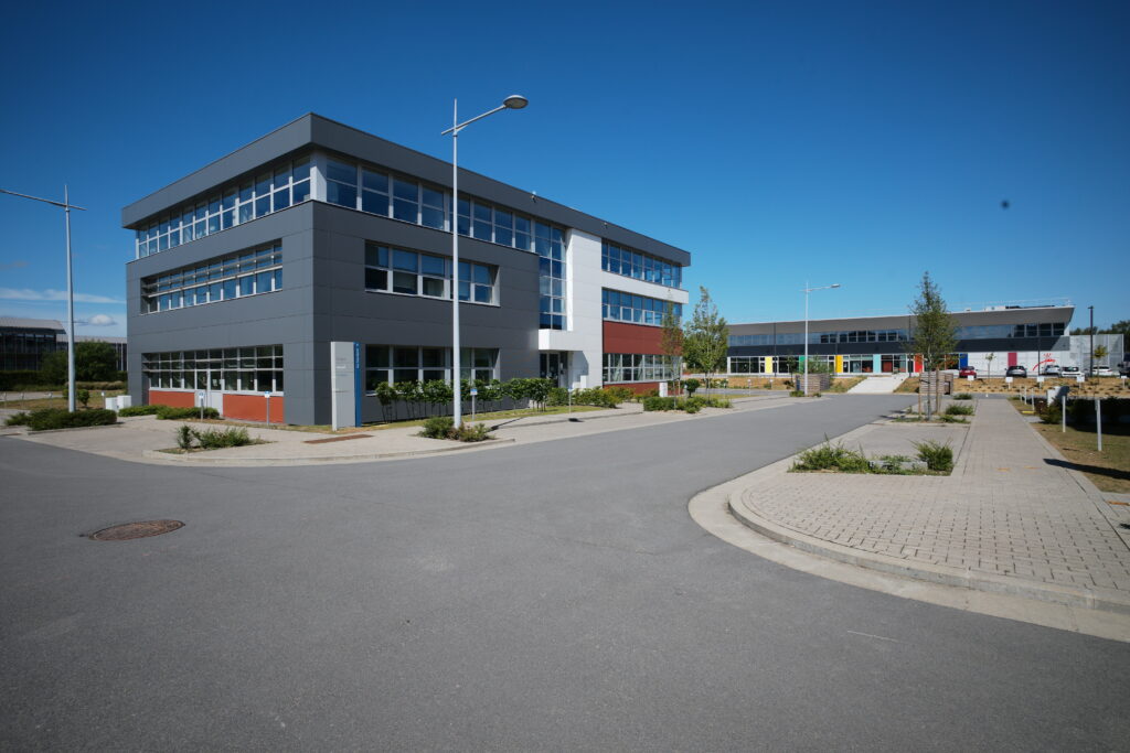 Projet Nivaxis par DSW Architects – conception de bureaux contemporains à Nivelles